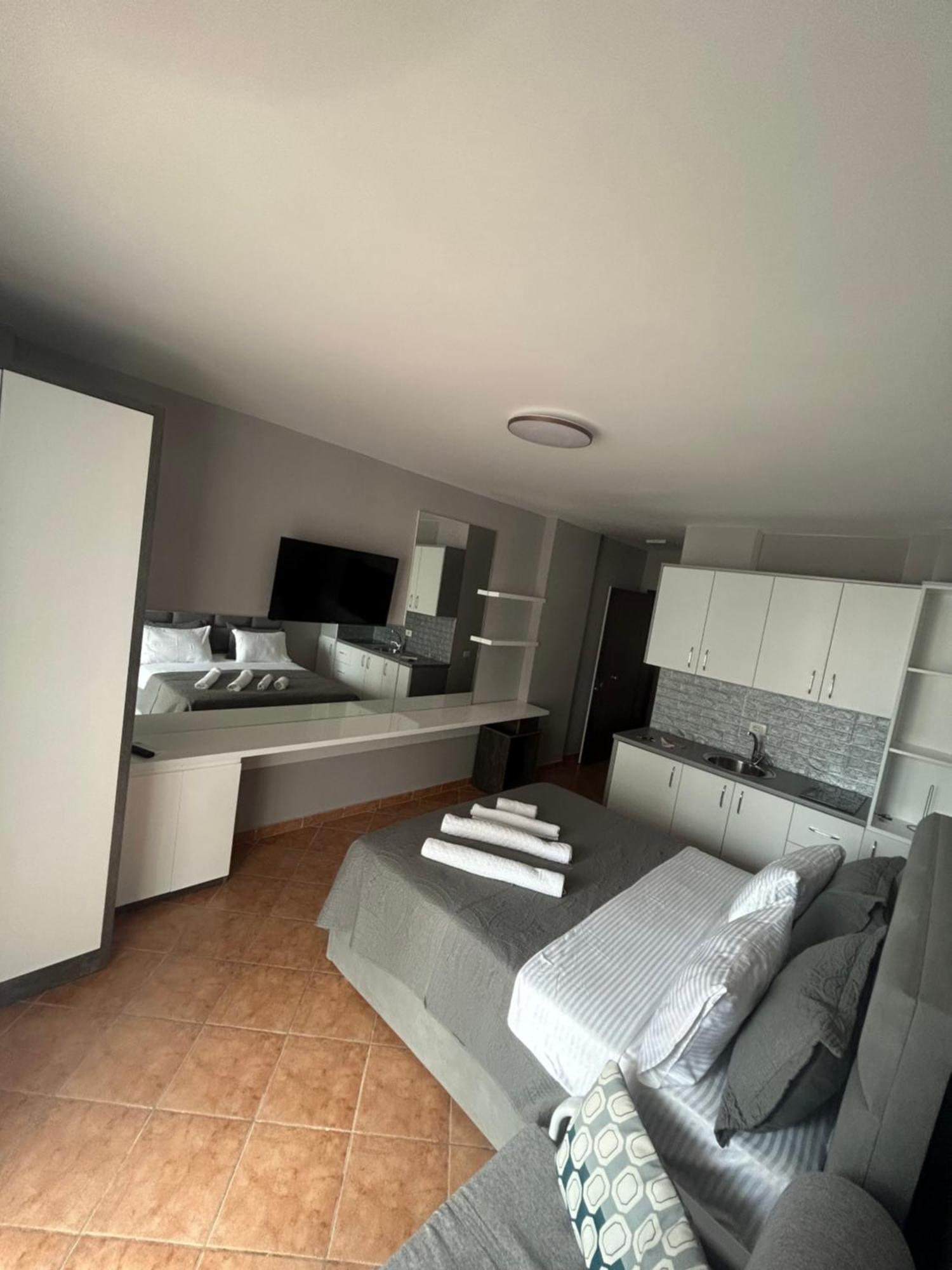 Apartament Raci Shëngjin Exteriör bild